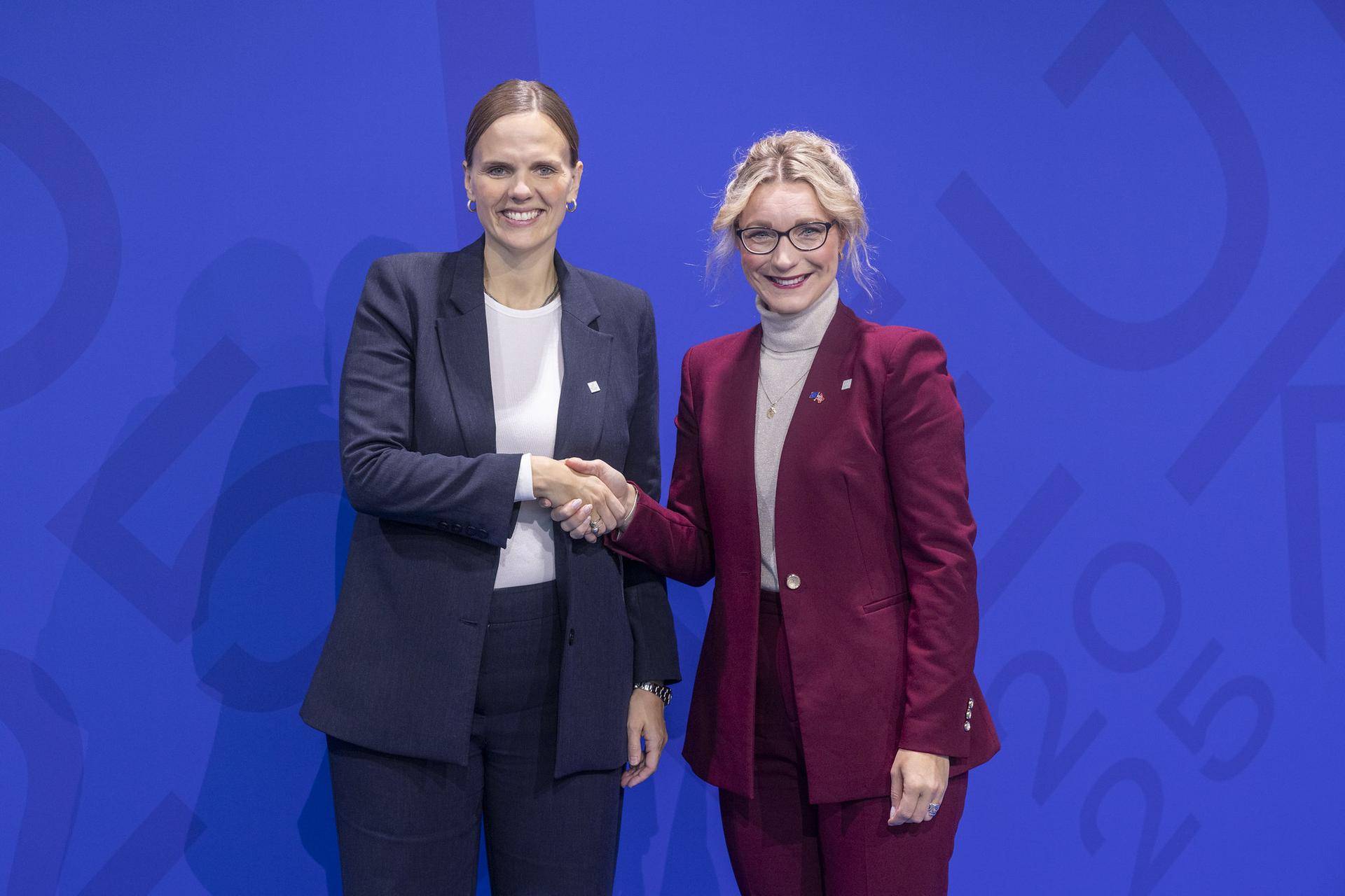 Bilde av digitalisering og forvaltningsminister Karianne Tung og og den danske digitaliseringsministeren Caroline Tage