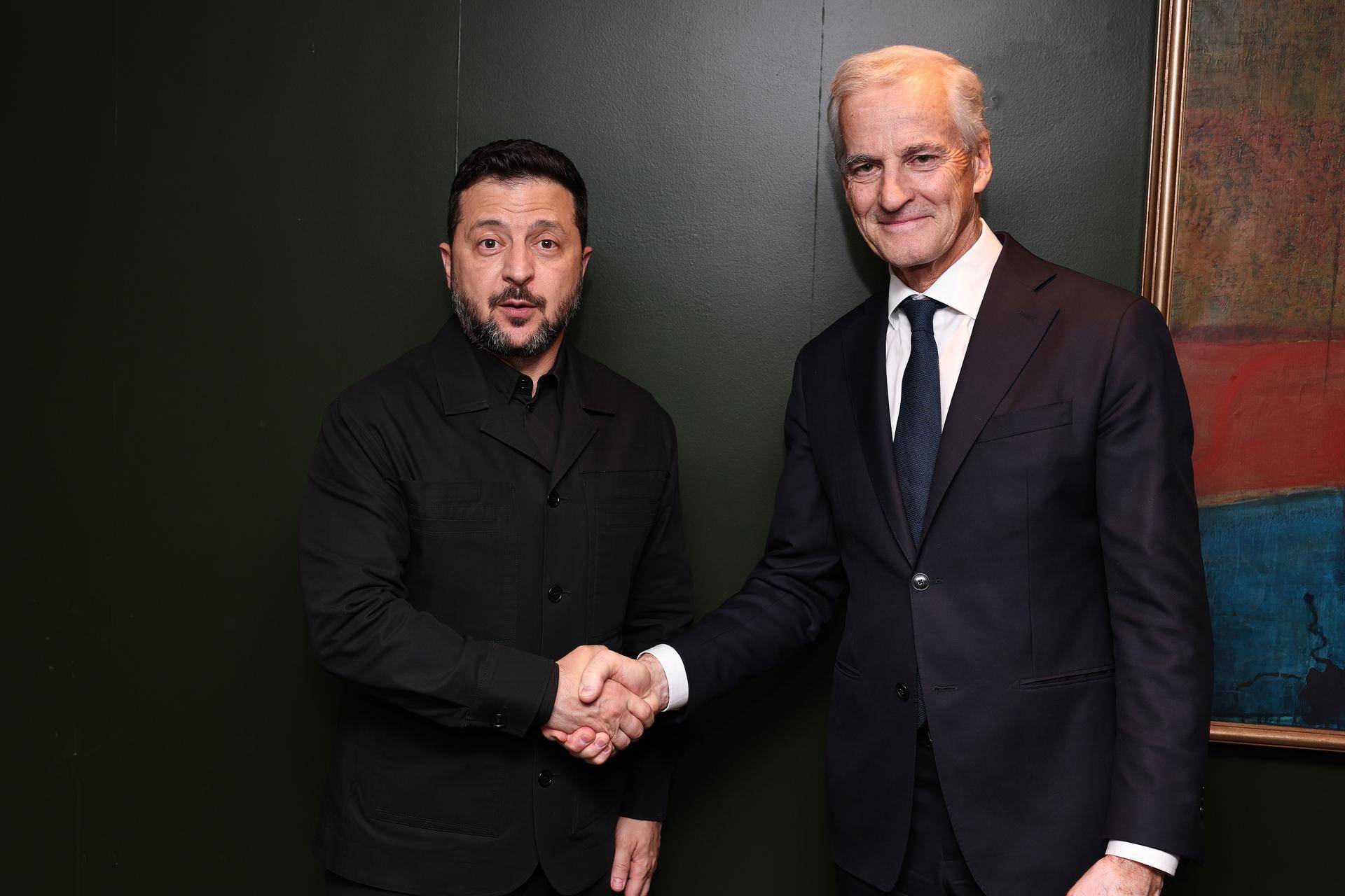 Bilde av Jonas Gahr Støre og Volodymyr Zelenskyj.