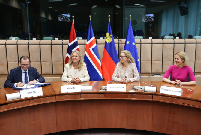 Bilde fra signeringen av fellesuttalelse mellom EU og EFTA-landene