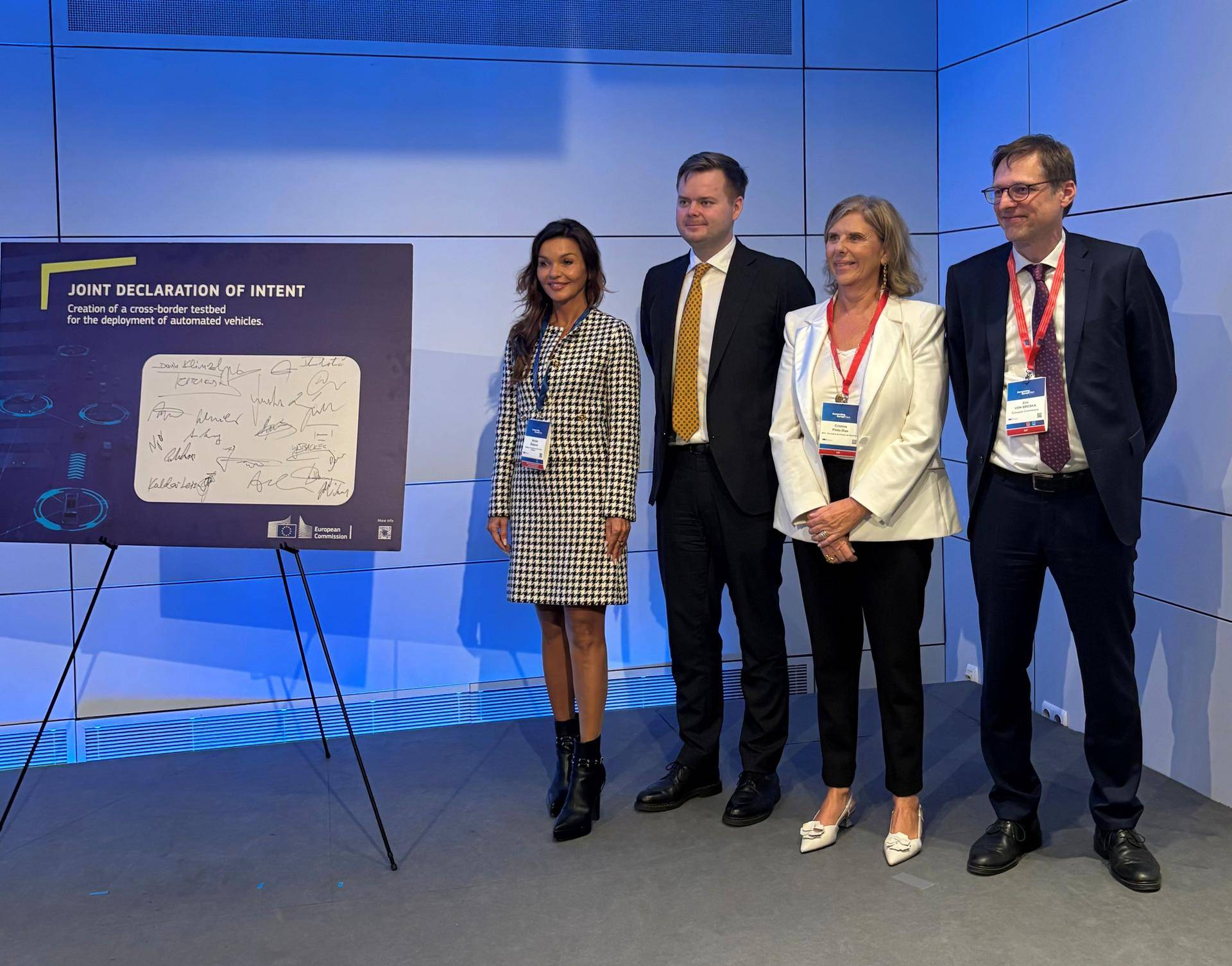 Foto fra et arrangement under Connecting europe days som viser Statssekretær Denisa Žiláková Slovakia, Statsekretær Jacob Vorren, Statssekretær Cristina Pinto Dias Portugal og direktør Eric von Bresca DG MOVE.                            