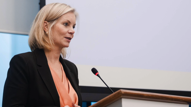 Bilde av  forsknings- og høyere utdanningsminister Sigrun Aasland 