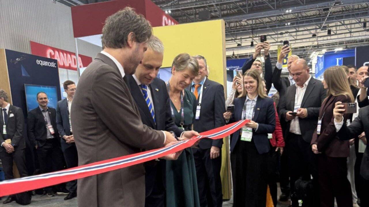 Bilde av stassekretær i Nærings- og fiskeridepartementet, Vegard Grøslie Wennesland som åpner konferansen