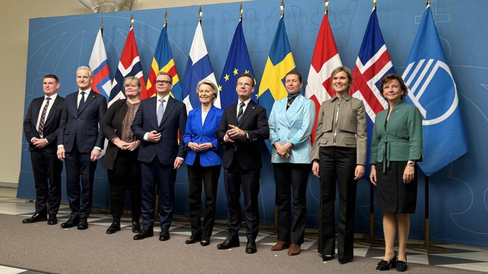 Bilde av de nordiske statslederne sammen med Presidenten i Europakommisjonen Ursula von der Leyen