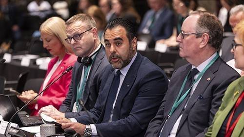 Masud Gharahkhani og Per Nestande under konferansen.