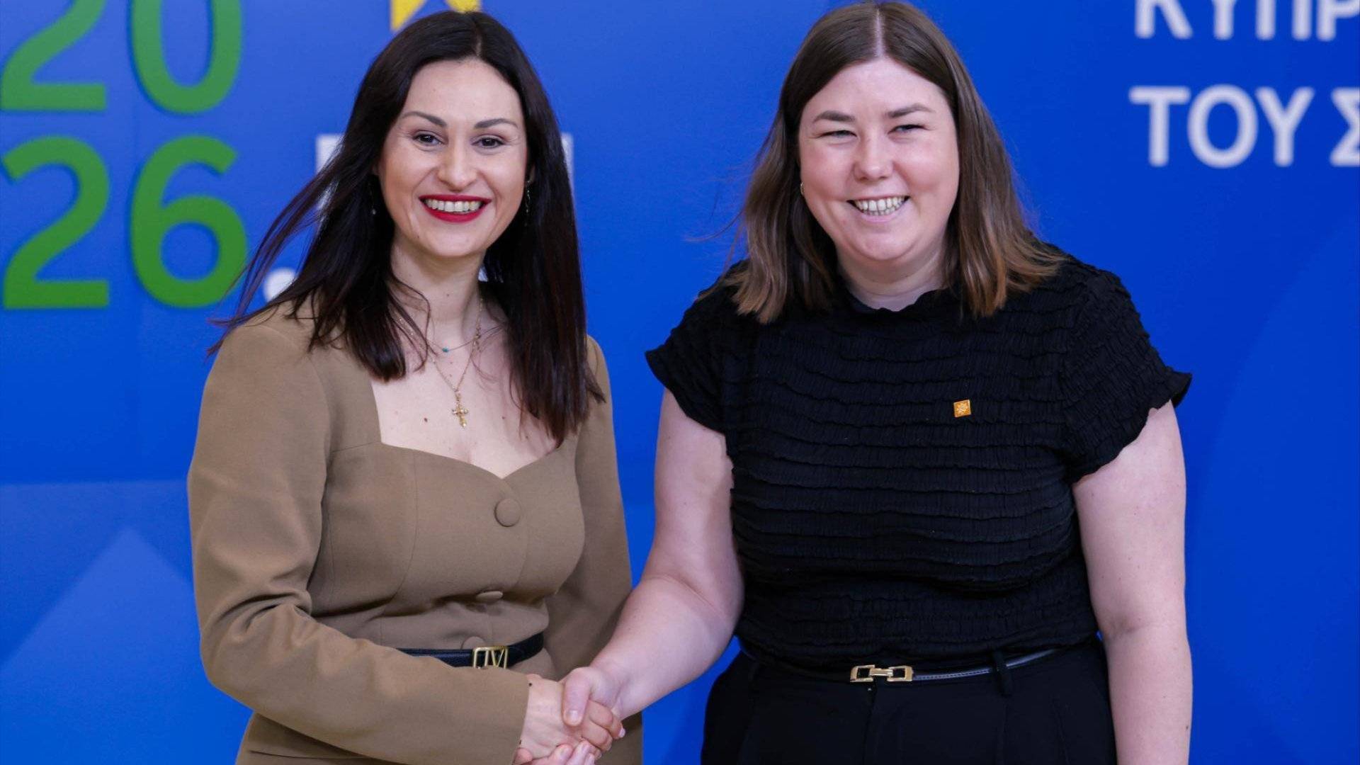 Bilde av Astrid Hoem og landsbruksminister i Kypros