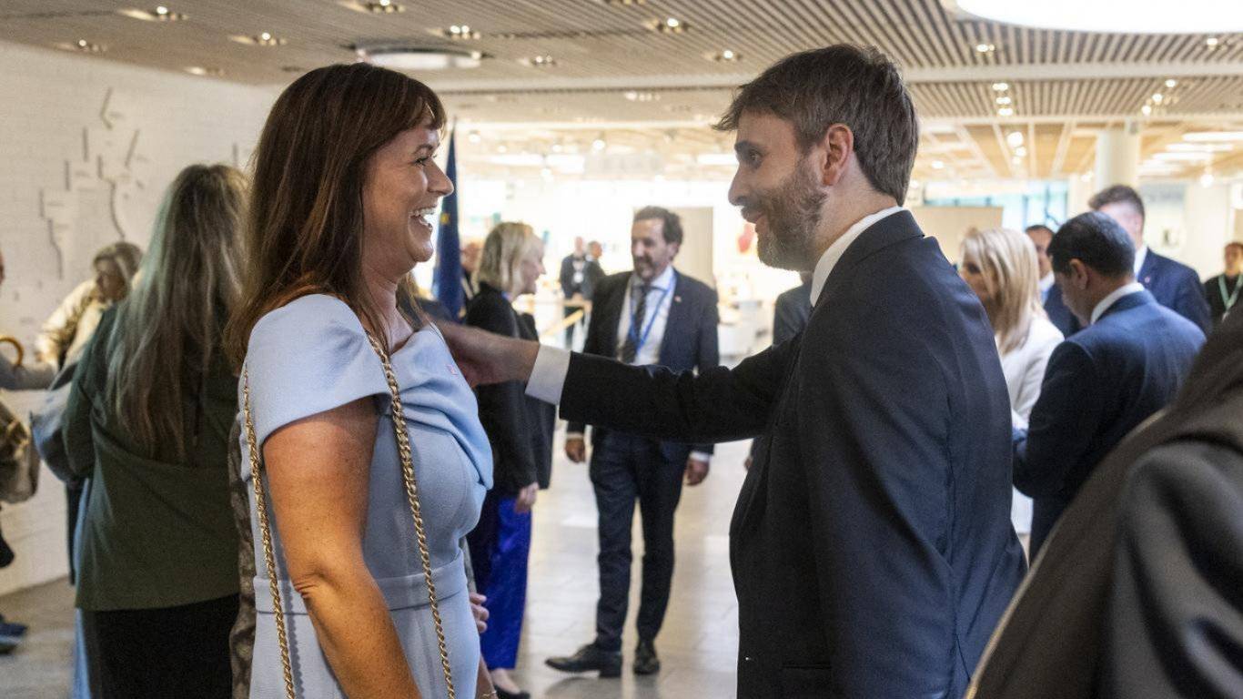 Bilde av Jan Christian Vestre sammen med danske helseministeren