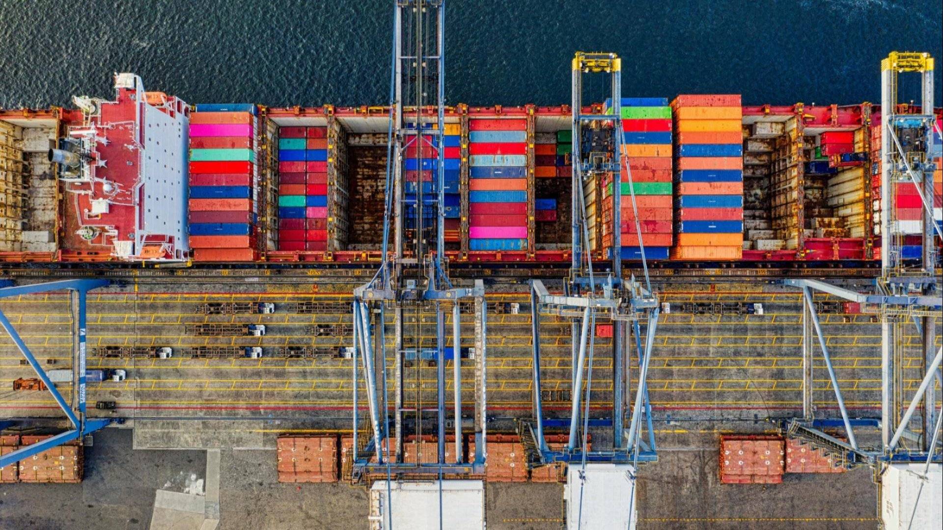 Illustrasjonsbilde av et skip som lastes 