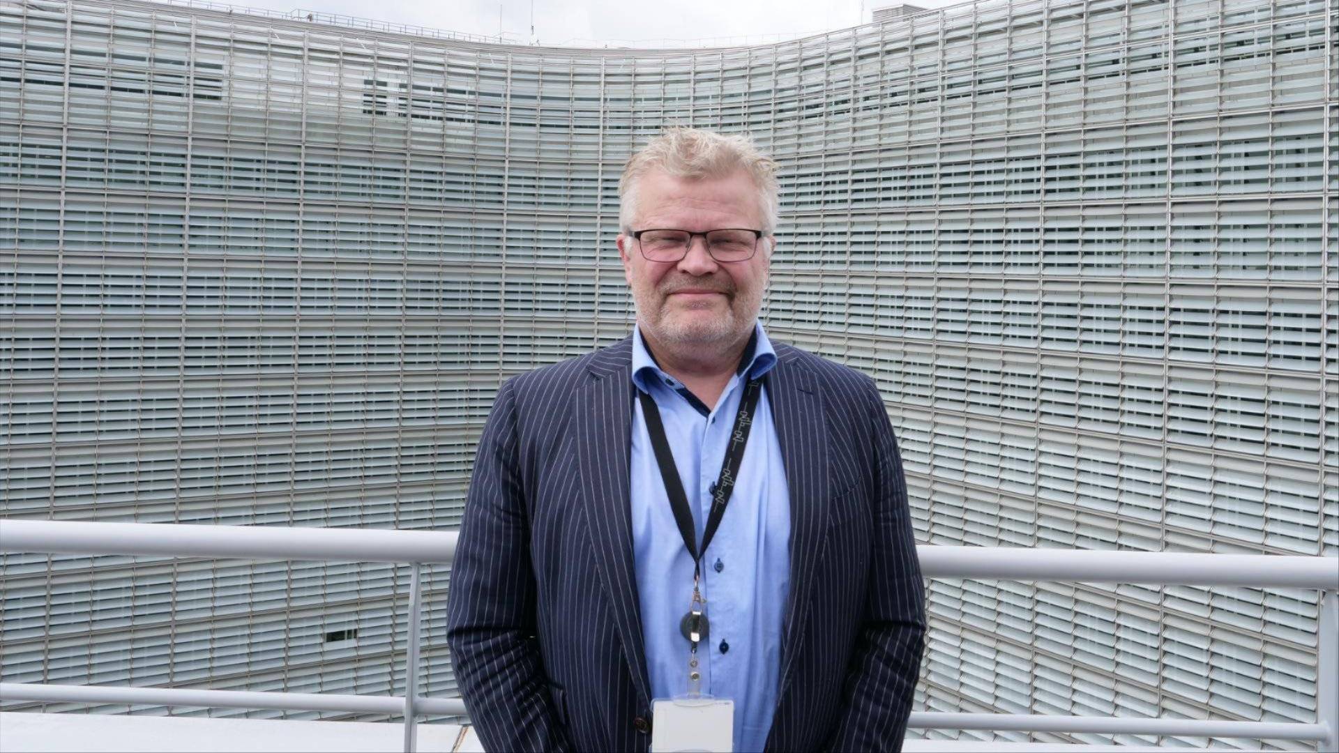 Bilde av spesialutsending for utdanning på Norges delegasjon til EU, mads Gravås