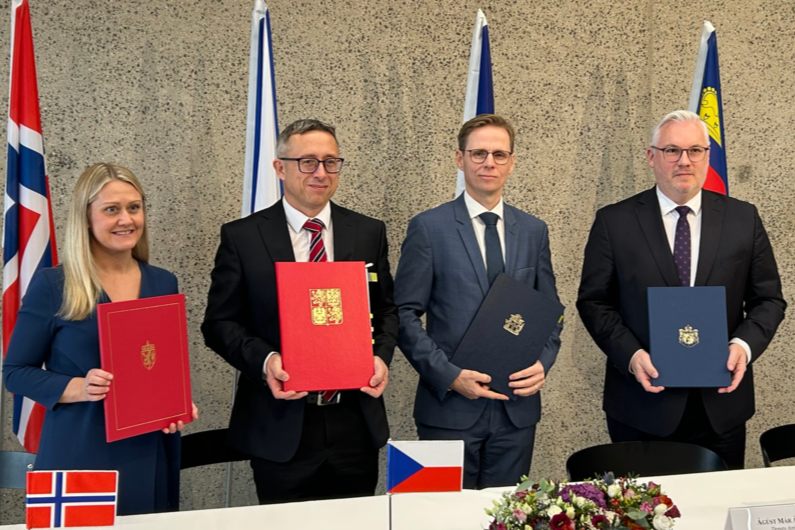 Bilde fra signeringen av EØS-midlene i Tsjekkia