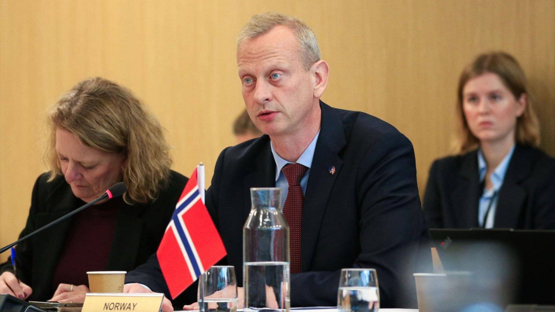 Bilde av en fylt sal.