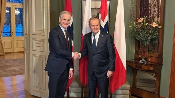 Bilde av statsminsiter Jonas Gahr Støre og Polens statsminister Donald Tusk