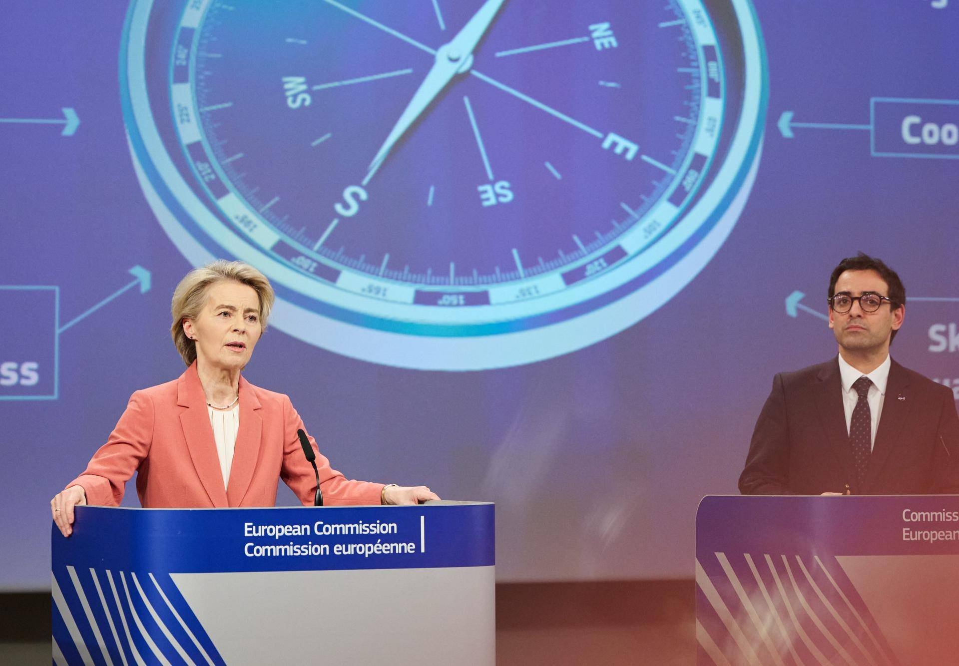 EU-kommisjonen sin president Ursula von der Leyen og visepresident Stéphane Séjourné presenterte onsdag «Competitiveness Compass»